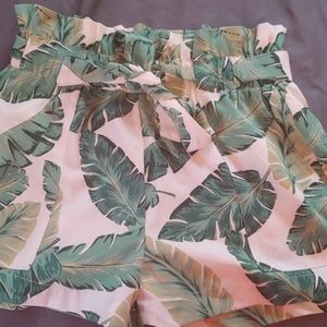 Leaf print shorts